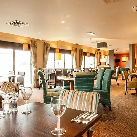 Premier Inn East Midlands Airport-2